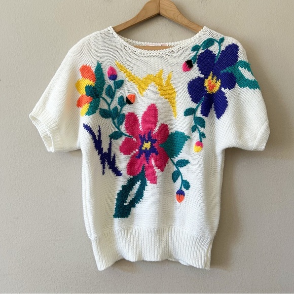 Jaclyn Smith Sweaters - Vintage 80’s Jaclyn Smith White Floral Crew Neck Sweater